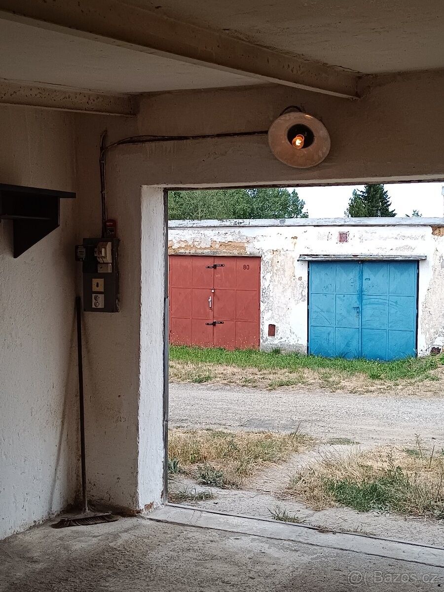 Garáže, Plzeň, 301 00 - 2