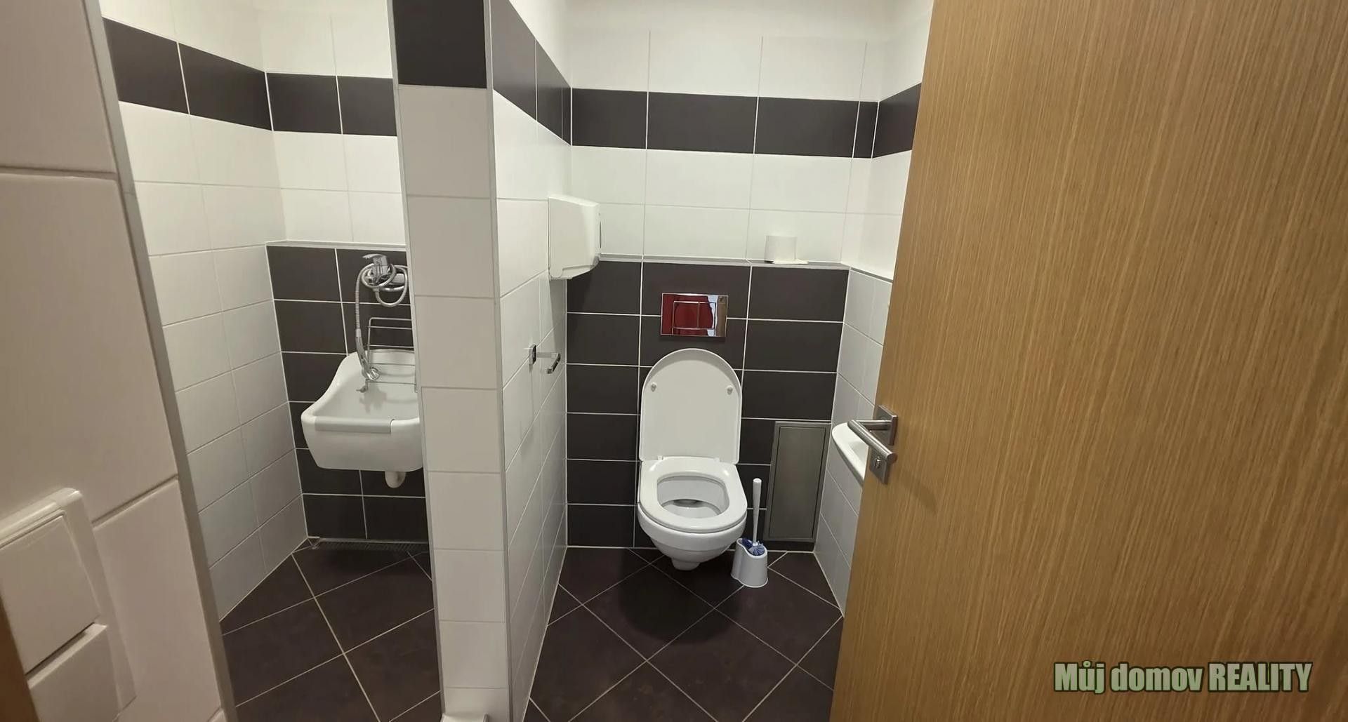 Komerční nemovitost · 50 m² · V zářezu, Praha - 4