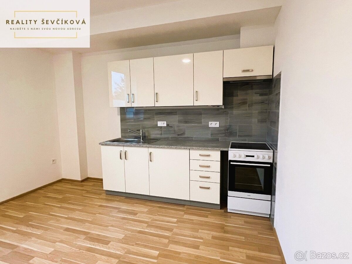 Byty, Holice v Čechách, 534 01