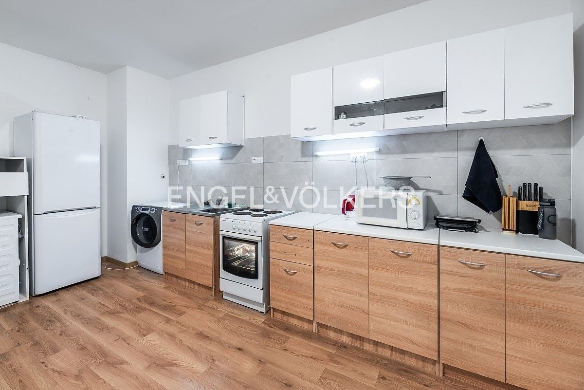 Pronájem byt 3+1 - Černokostelecká, Praha, 82 m²