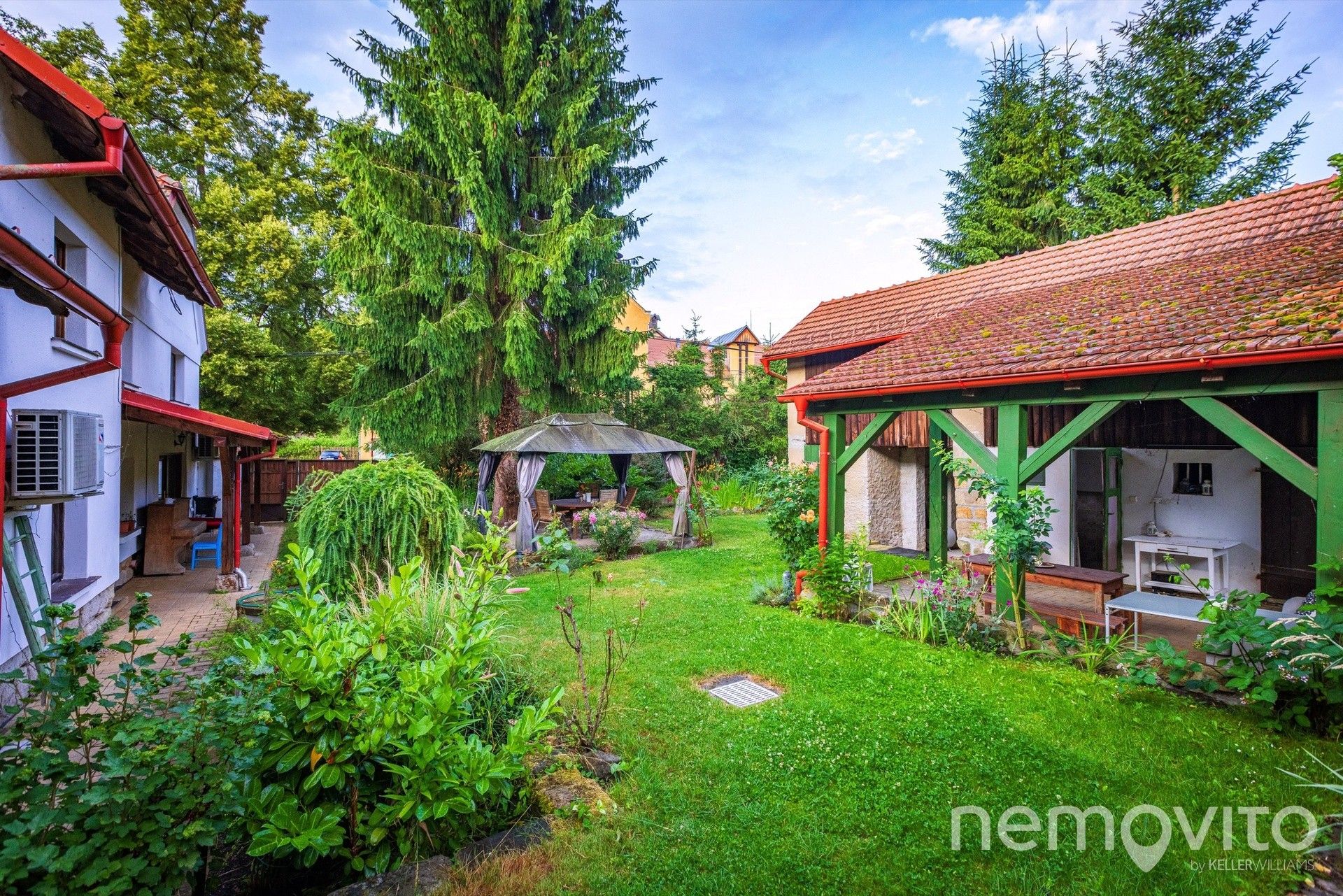 Prodej rodinný dům - Lobeč, 340 m²