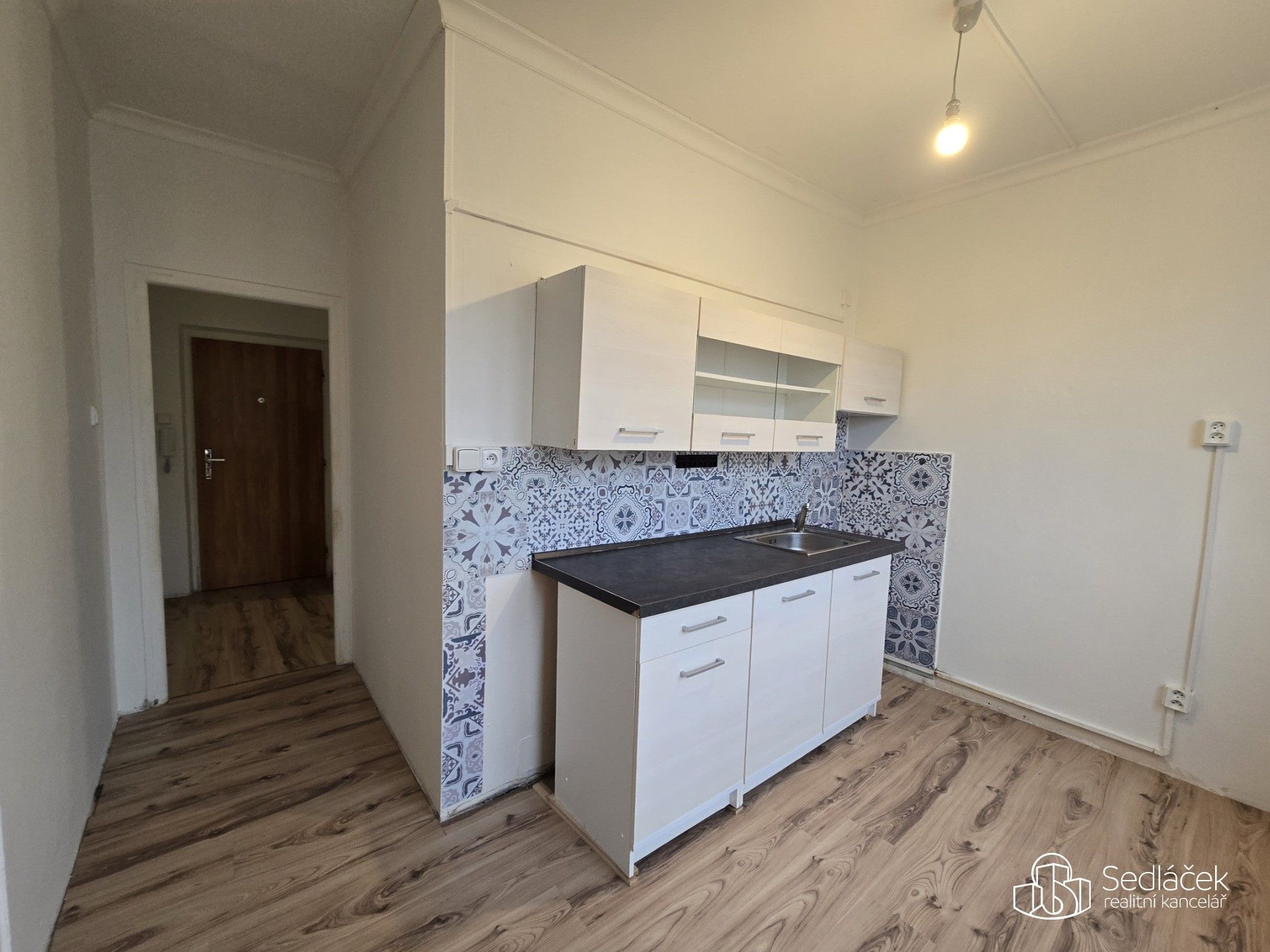 Pronájem byt 1+1 - Vítězná, Chodov, 36 m²