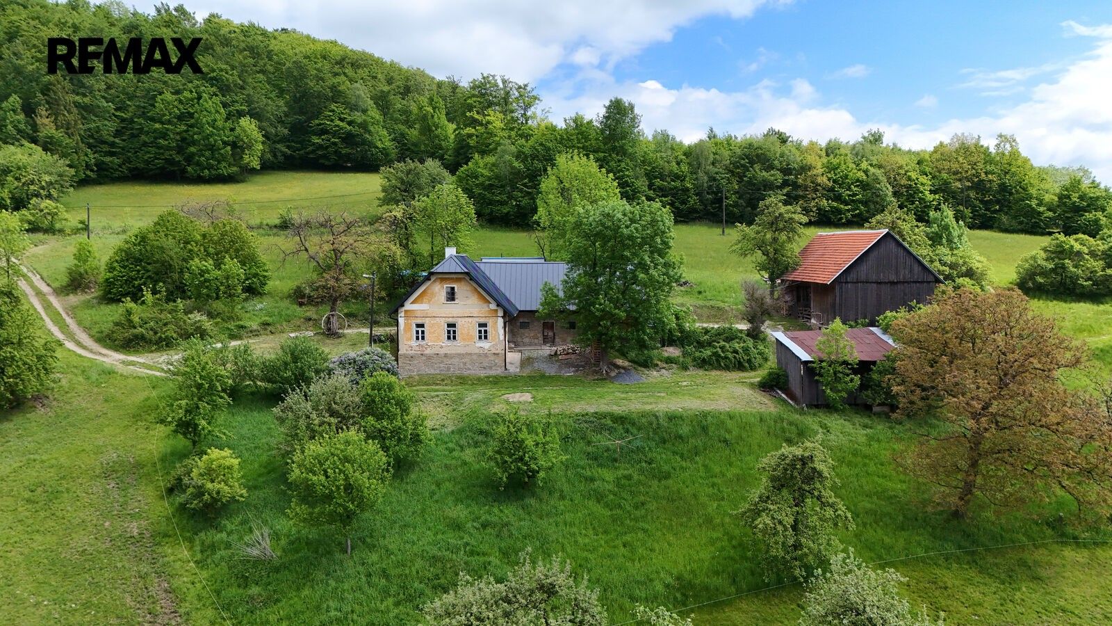 Pozemek pro bydlení · 285 345 m² · Vsetín - 3