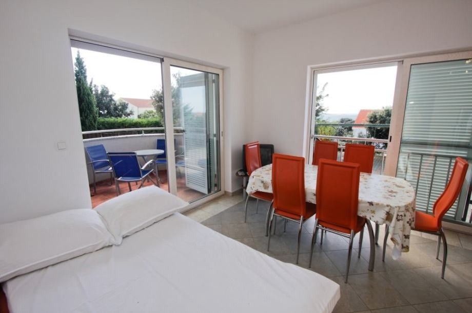 Byty, 987 66, Zahraničí