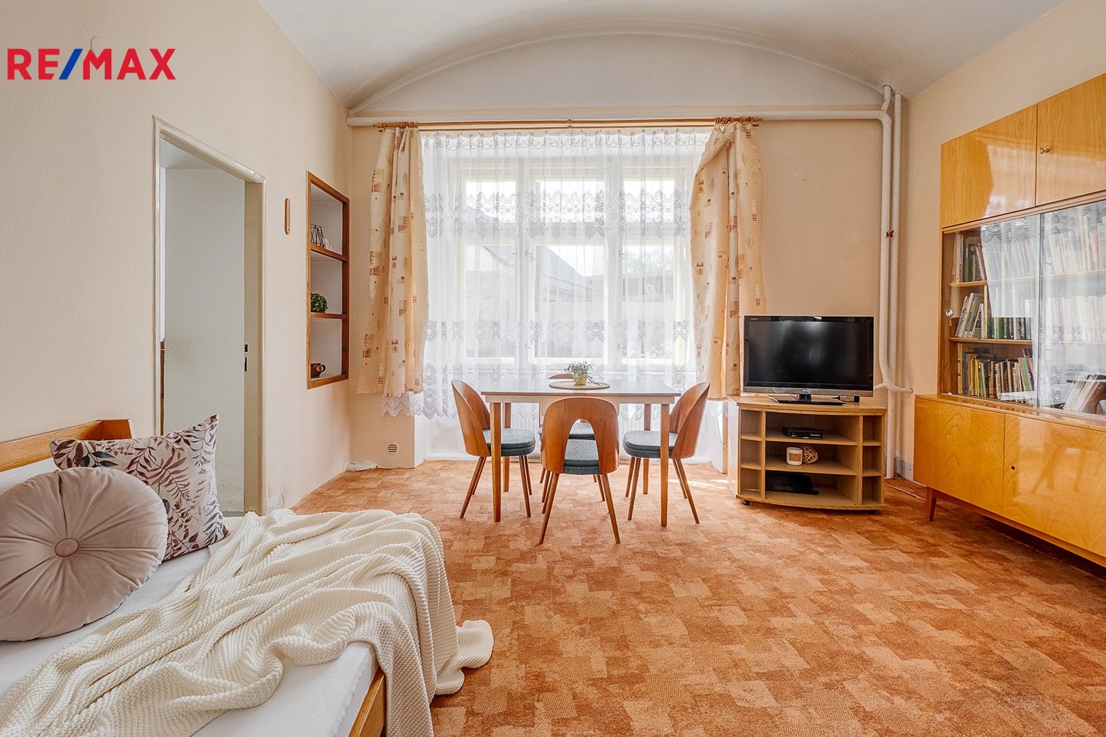 Prodej rodinný dům - Kozárovice, 200 m²