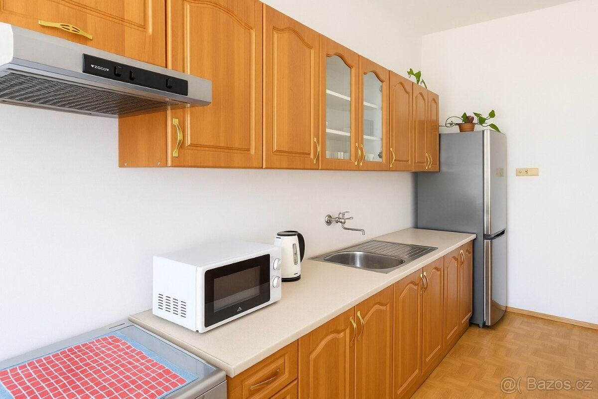 Pronájem rodinný dům - Velká nad Veličkou, 696 74