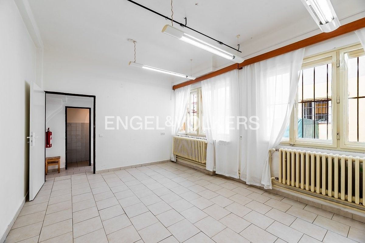 Pronájem kancelář - Karlínské náměstí 59, Praha Karlín, 18 m² - 2