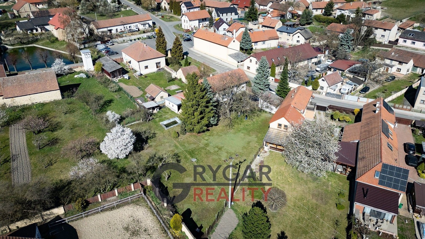 Rodinné domy, Jeviněves, okres Mělník, 130 m² - 1