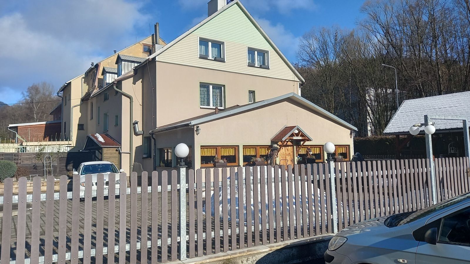 Prodej ubytovací zařízení - Horní Žďár, Ostrov, 460 m²