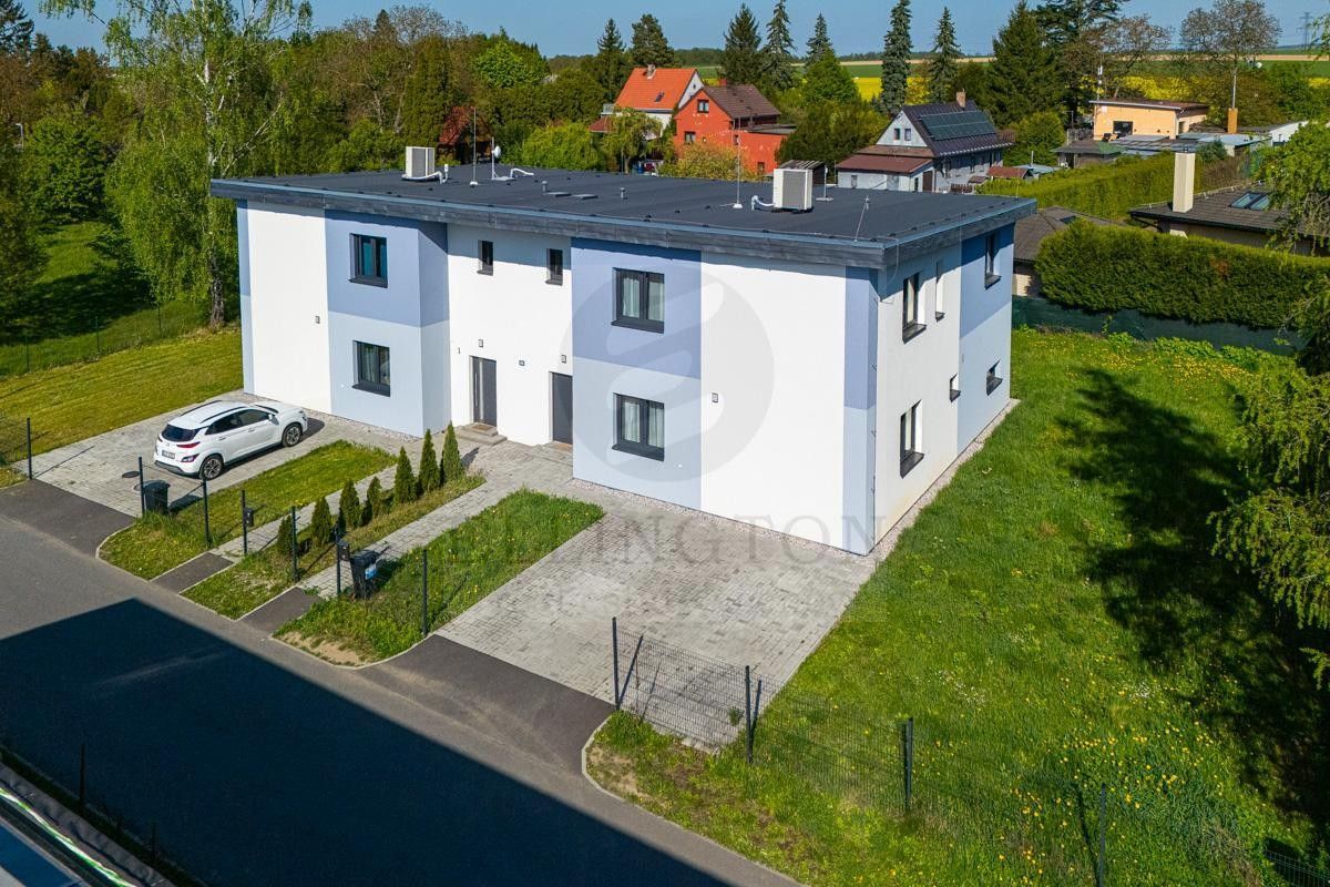 Rodinné domy, V zahrádkách, Ohrobec, 226 m²