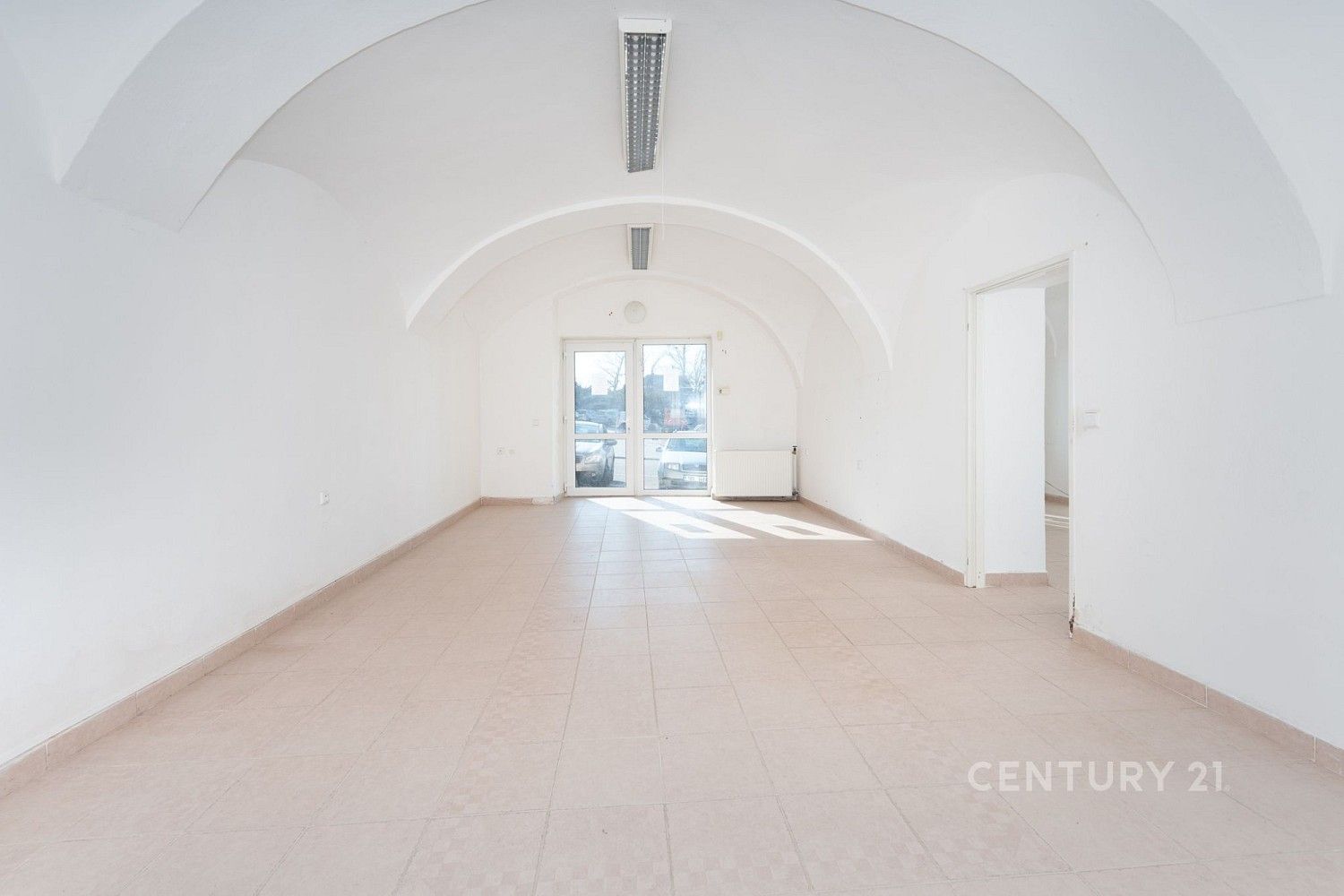 Obchodní prostory, 76 m²