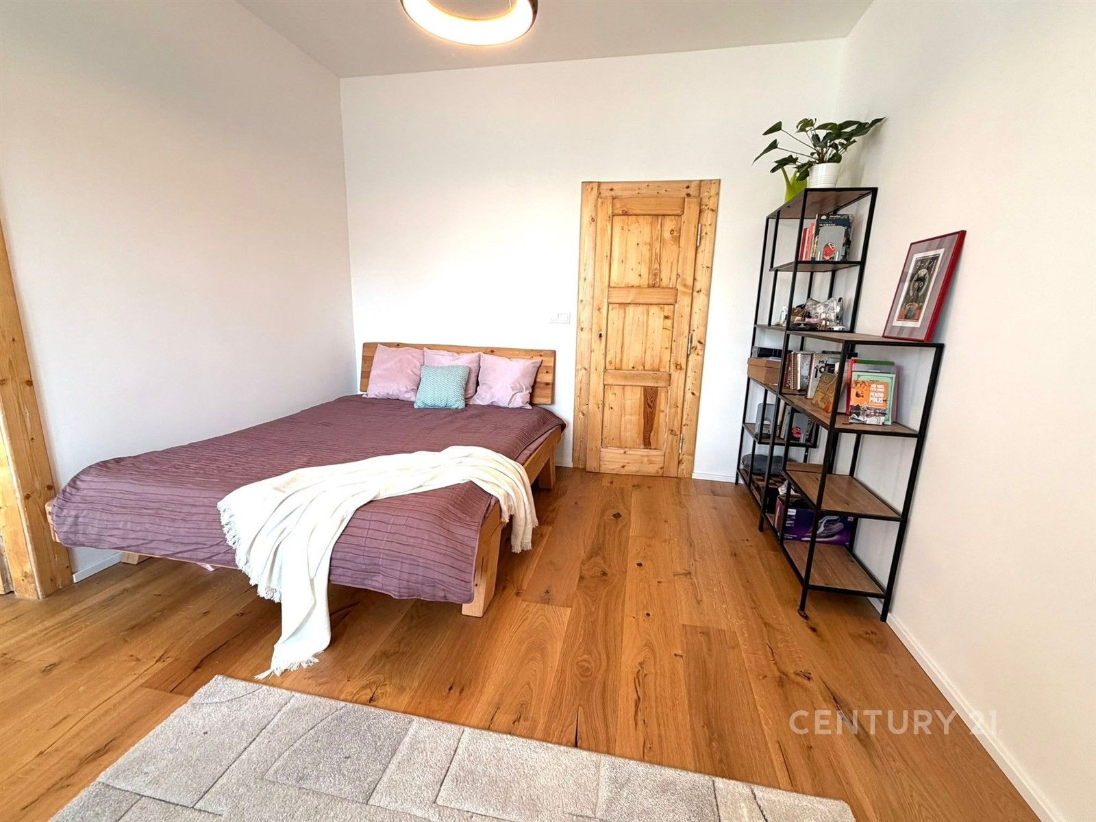 Pronájem byt 2+kk - Oblouková 956, Praha, 50 m²