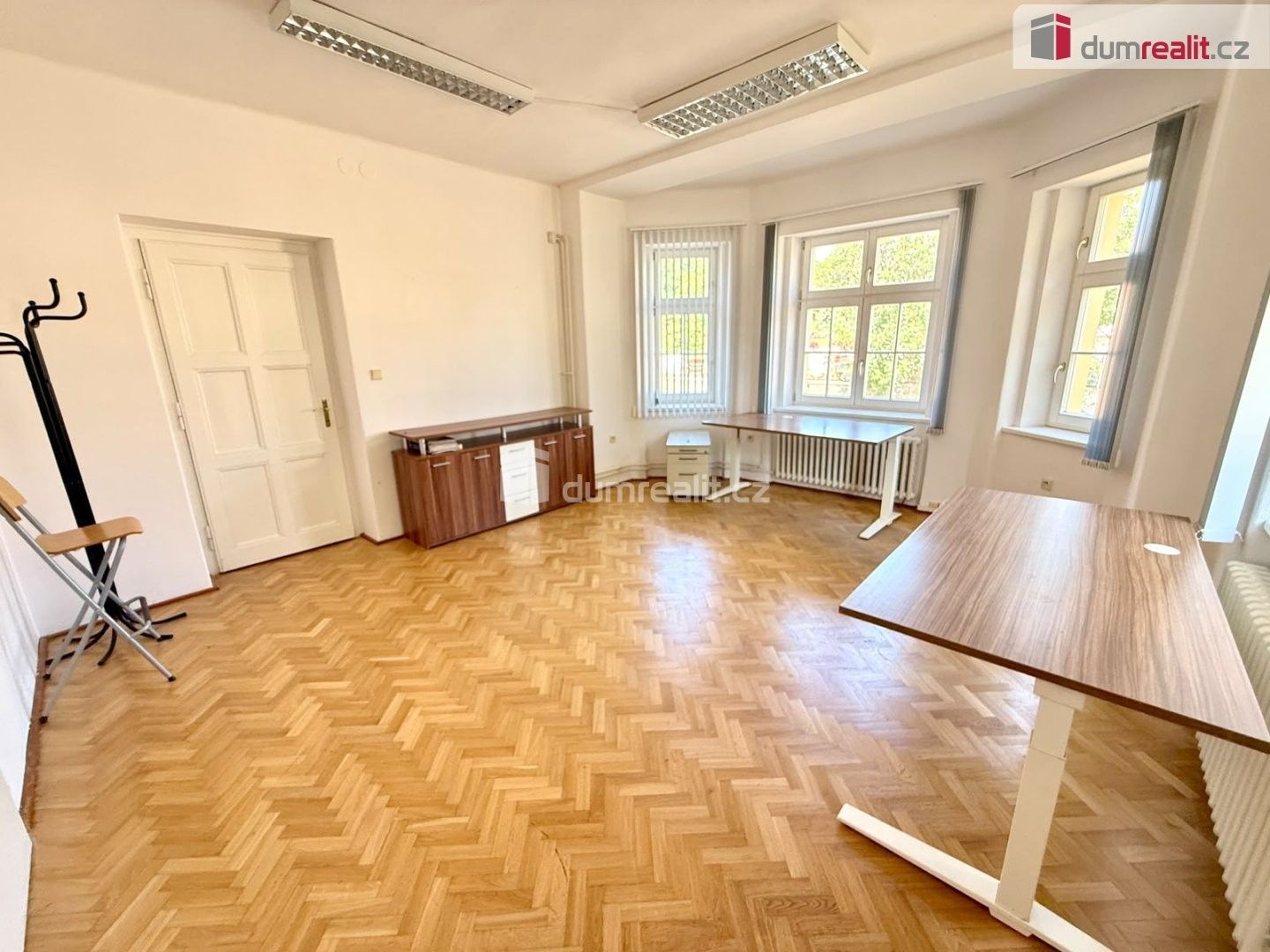Kanceláře, nám. A. Dvořáka, Veltrusy, 24 m² - 2