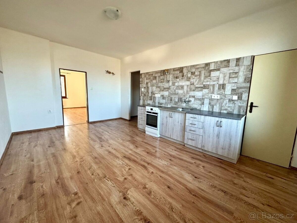 Byty, Božice, 671 64