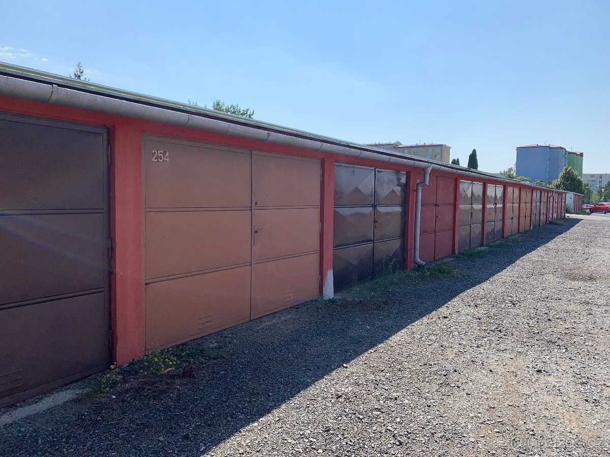 Garáže, Brno, 628 00