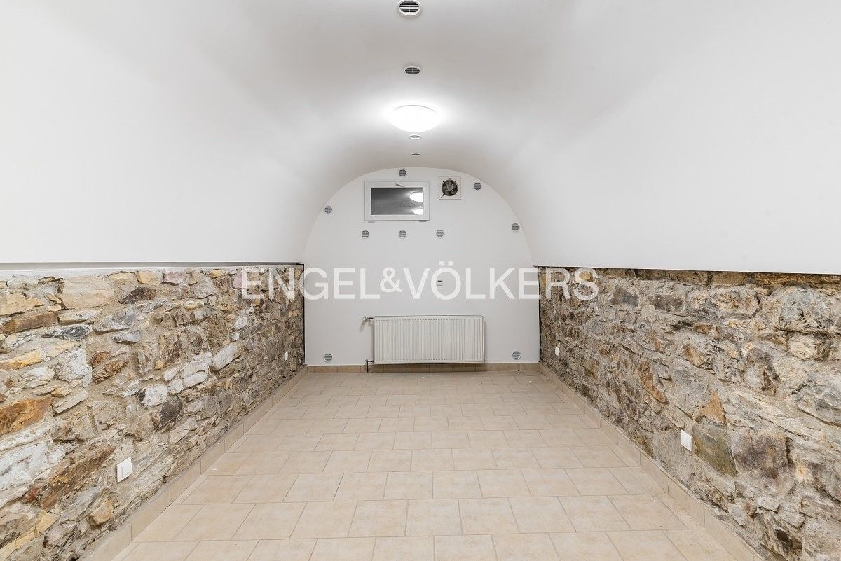 Kancelář · 134 m² · Pobřežní 95, Praha Karlín - 4