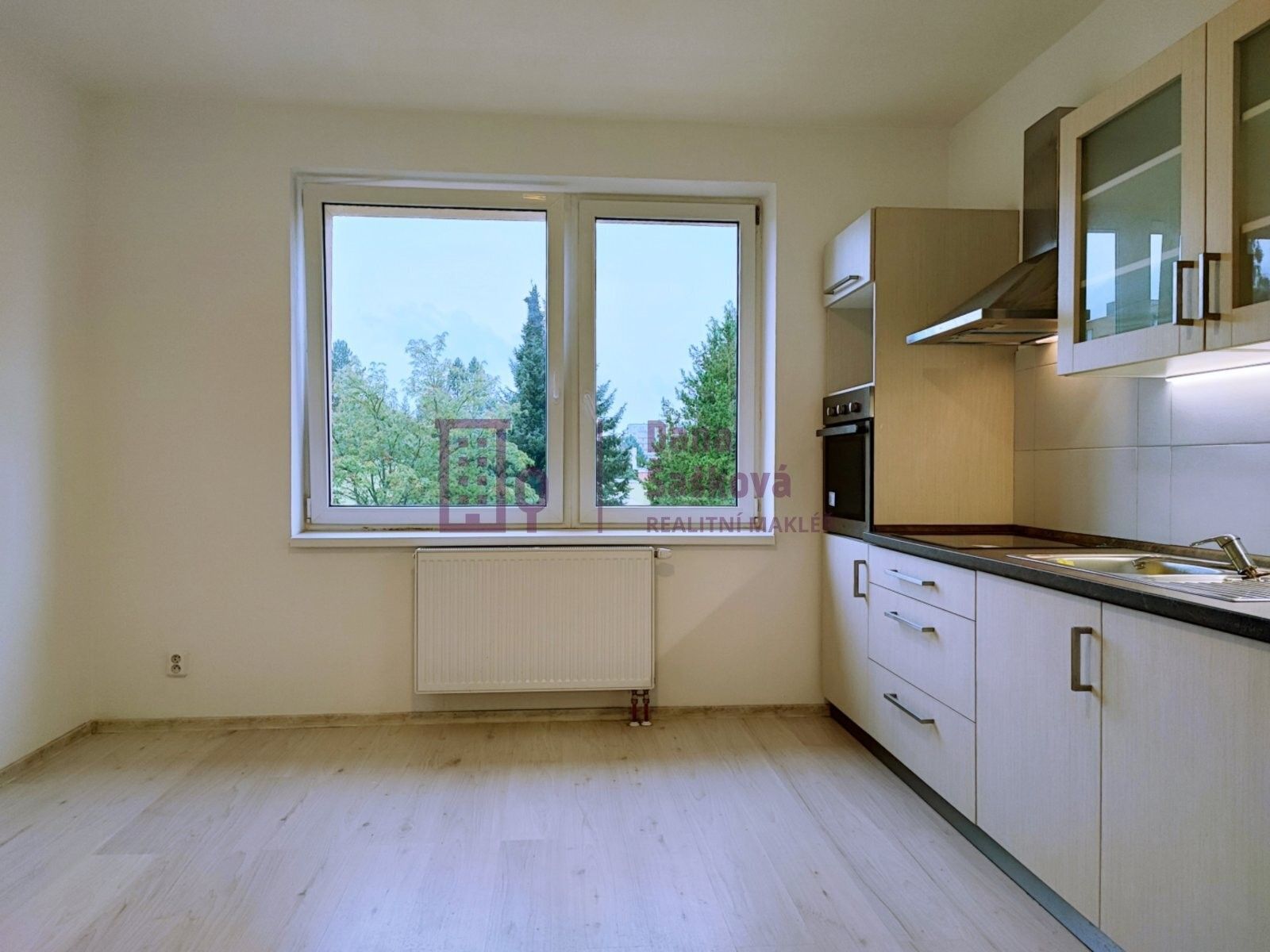 Pronájem byt 1+kk - sídliště Vajgar, Jindřichův Hradec, 23 m²