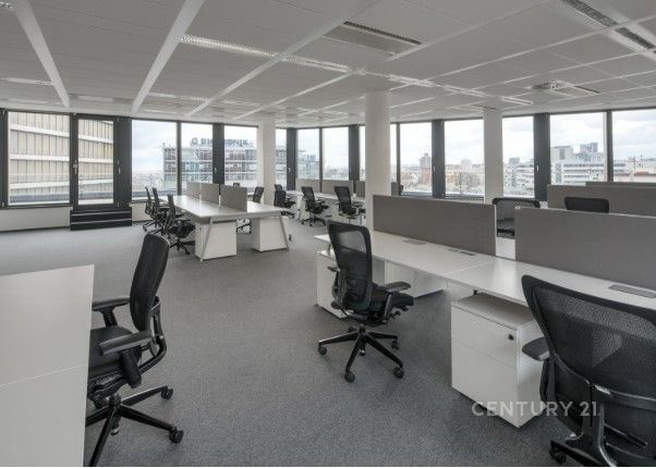 Pronájem kancelář - Pikrtova 1737, Praha, 535 m²