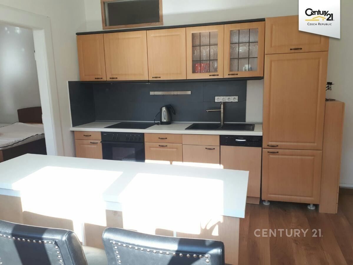 Pronájem byt 1+1 - Jugoslávských partyzánů 678, Praha, 56 m²