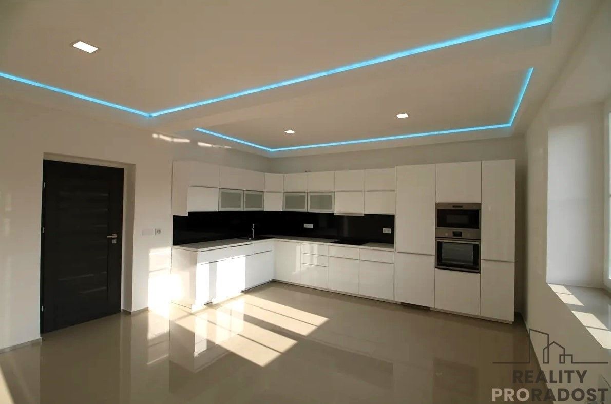 4+kk, Plzeňská, Praha, 107 m²