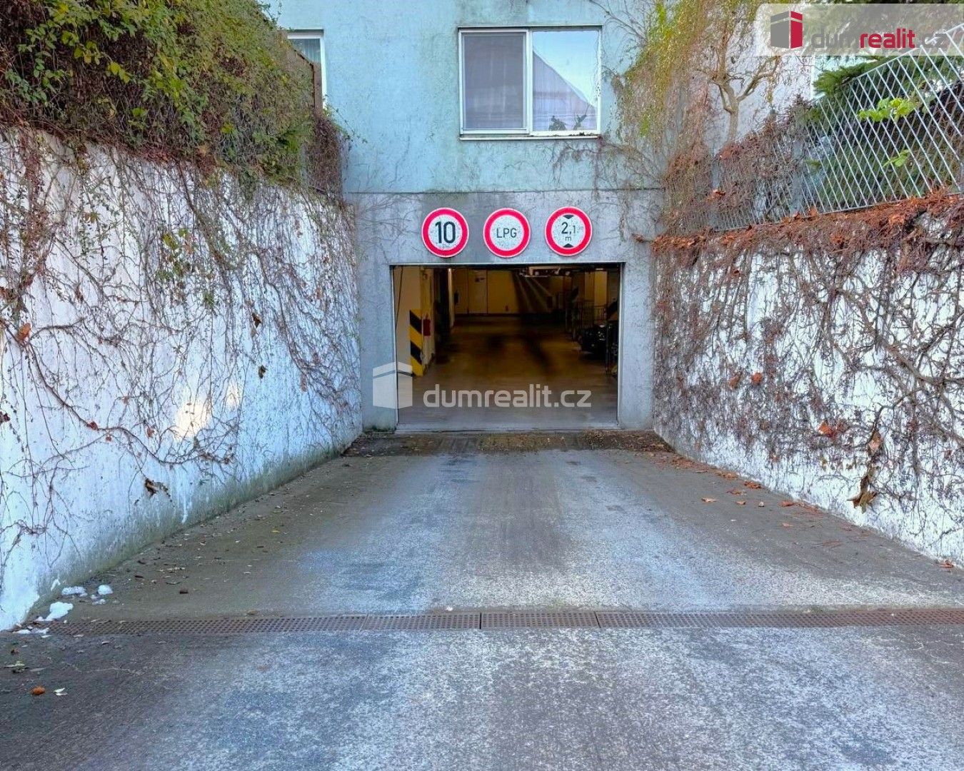 Prodej garáž - Pod Nouzovem, Praha, 16 m²