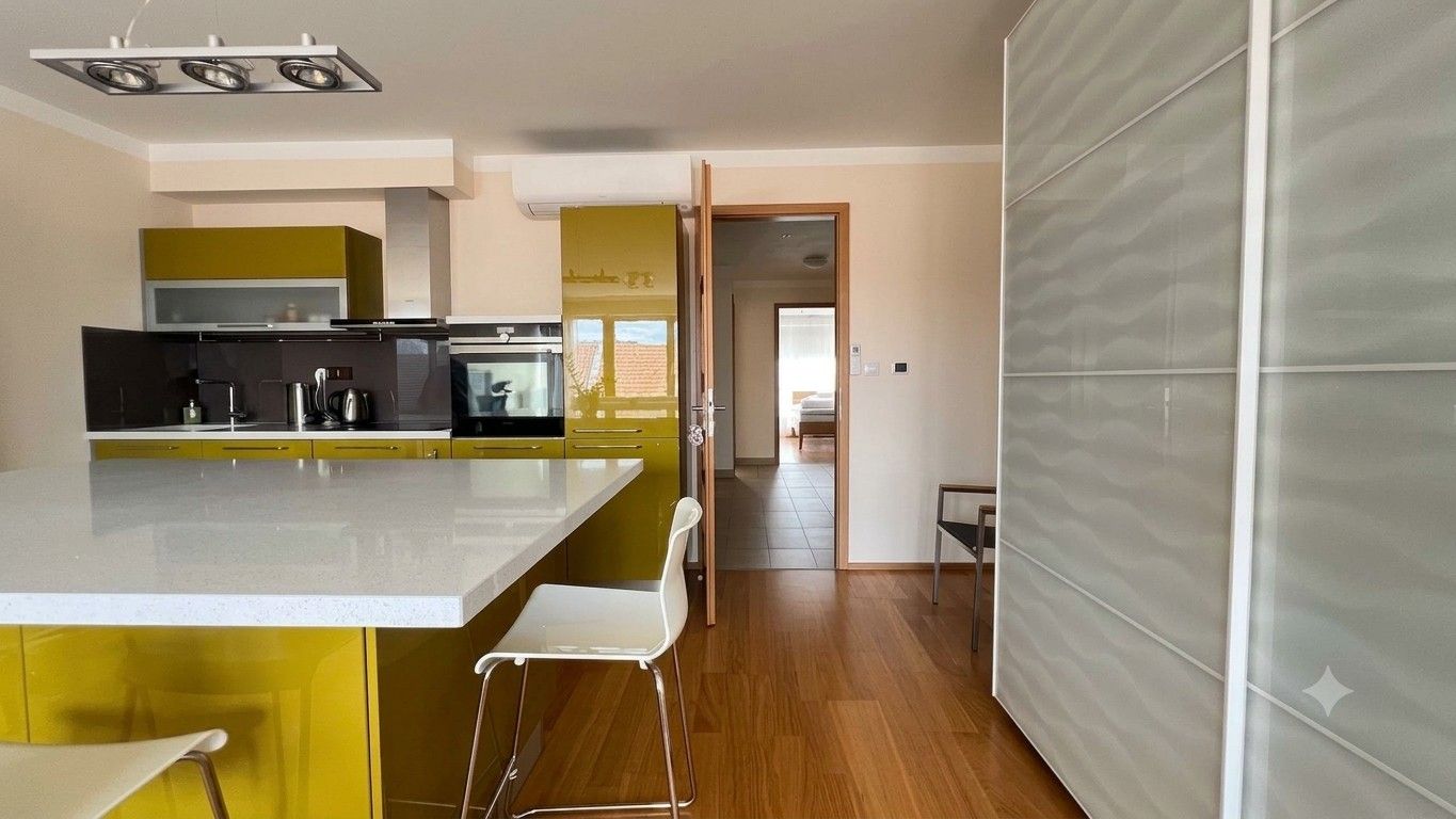 3+kk, Komunardů 1608/20, Praha, 100 m² - 2