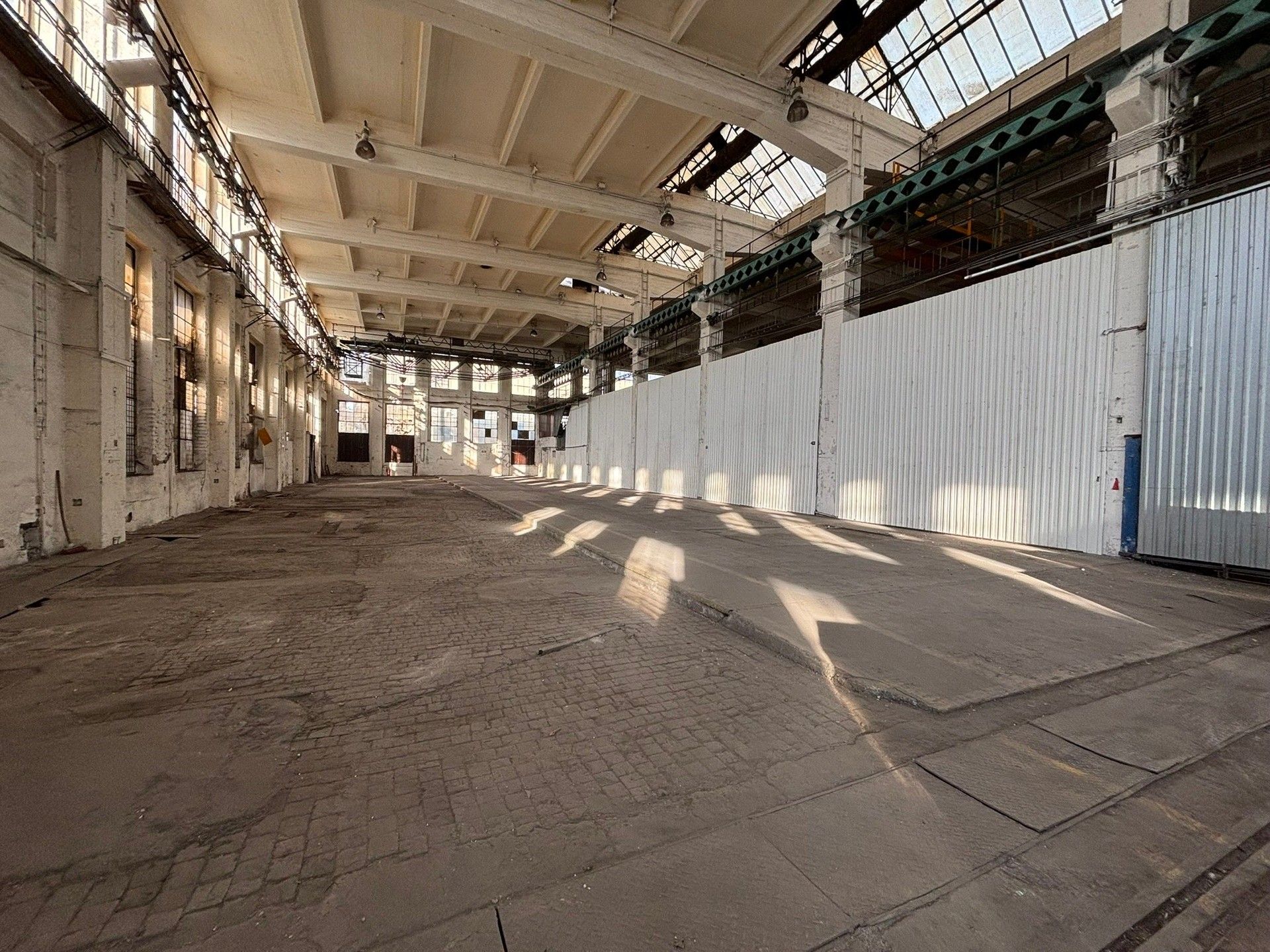 Pronájem sklad - Kolbenova, Praha, 3 873 m²