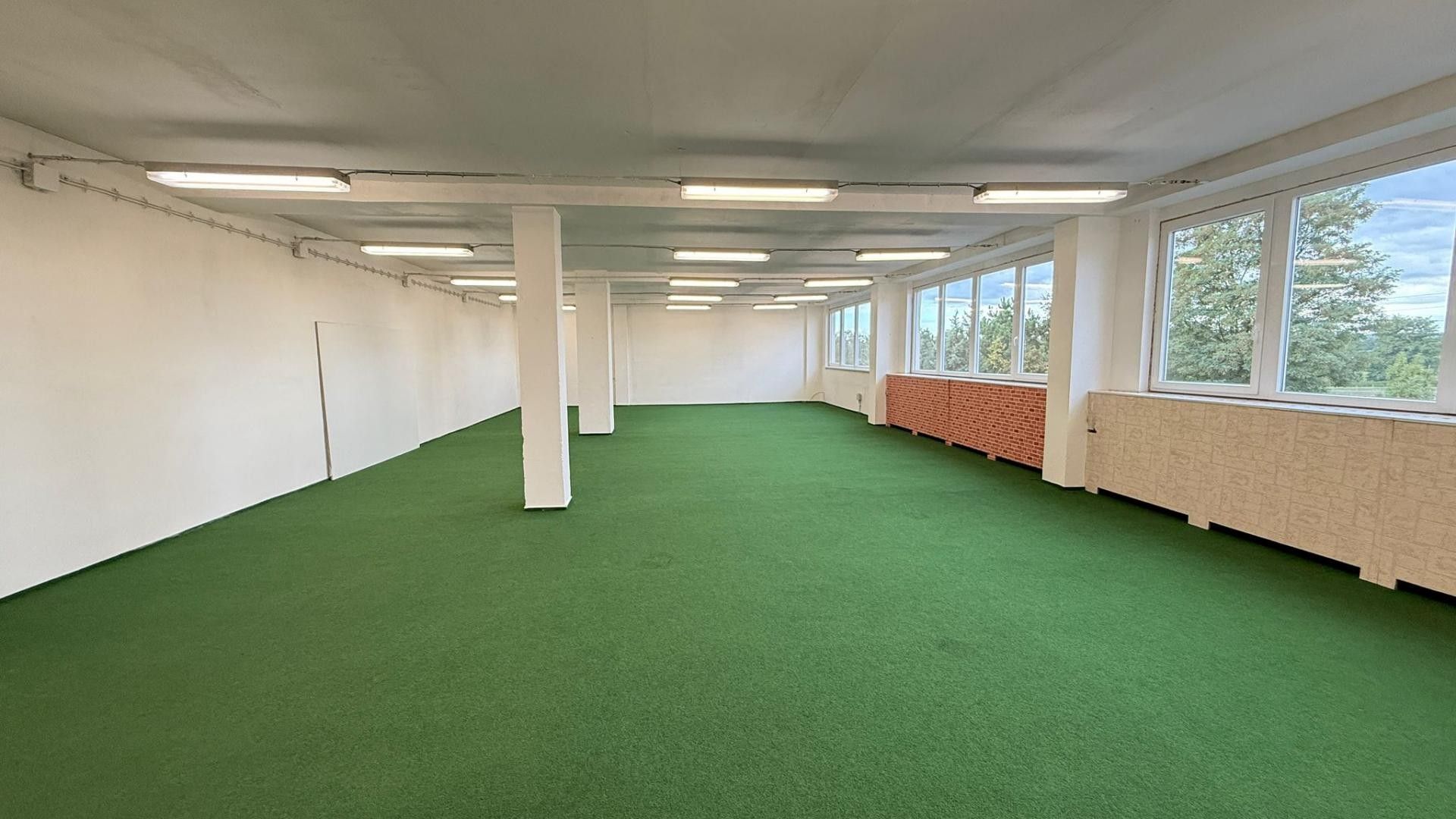 Pronájem obchodní prostory - Polepy, Litoměřice, 1 200 m²