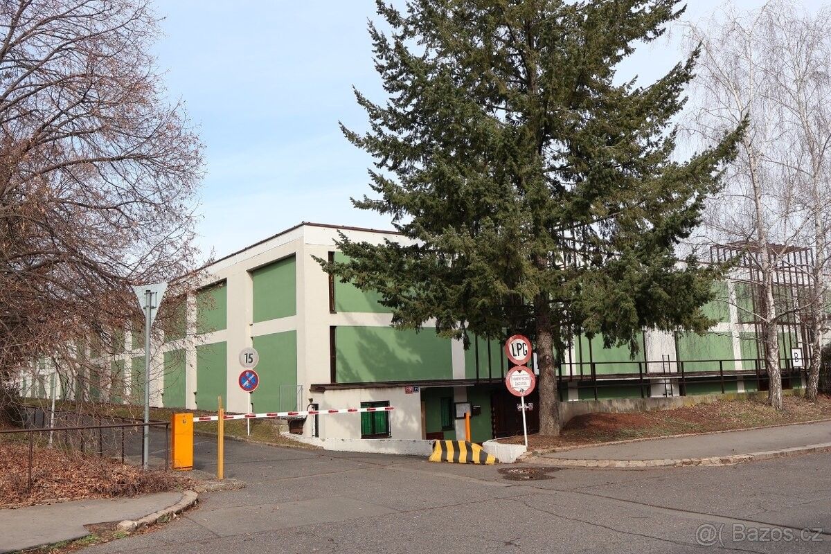 Pronájem garáž - Praha, 182 00