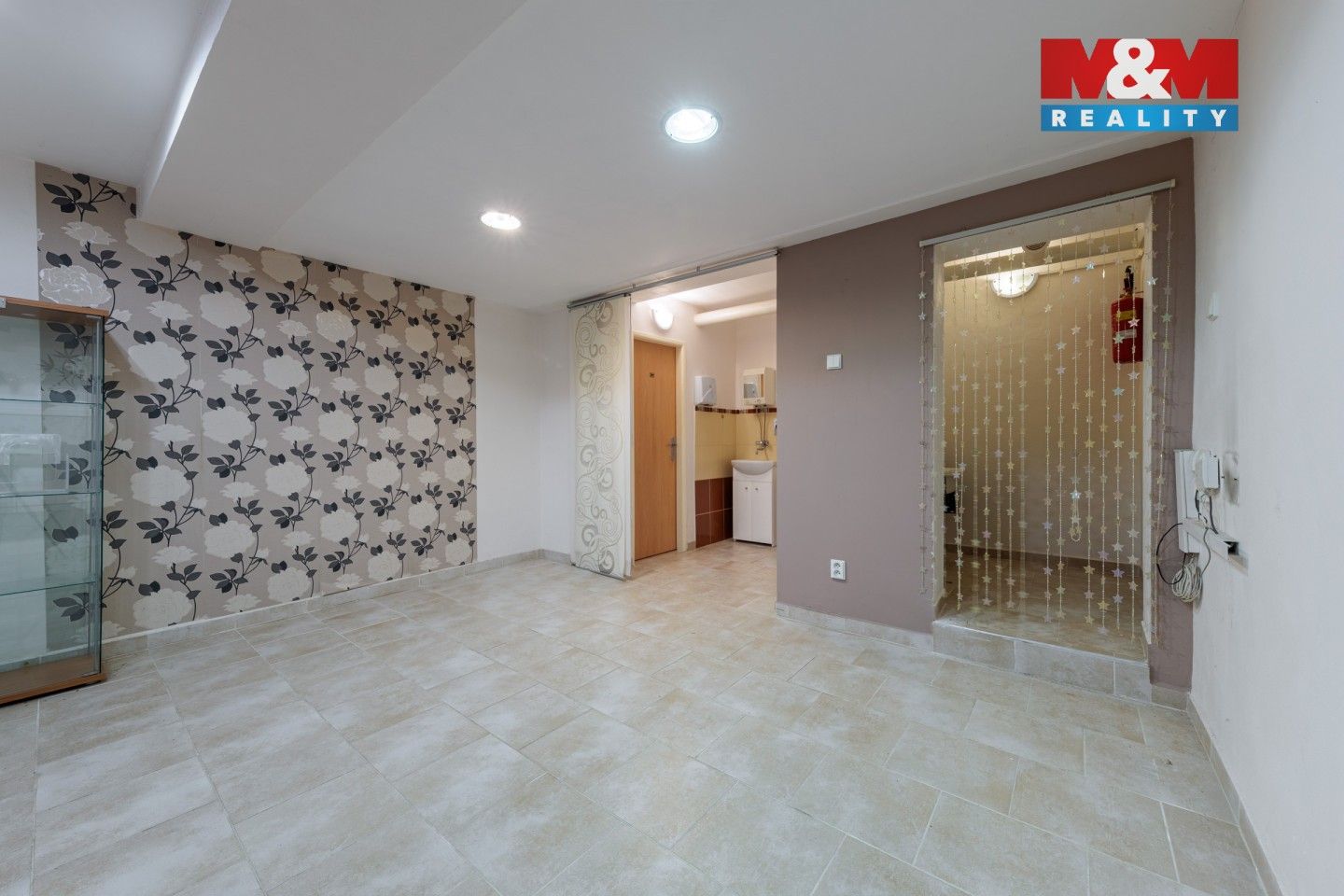 Obchodní prostory, Vítězná, Karlovy Vary, 147 m² - 1