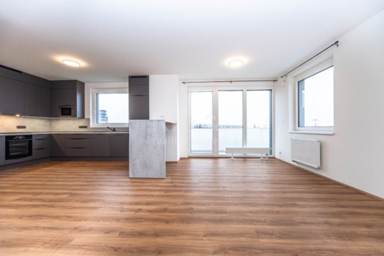 3+kk, Čakovická, Praha, 83 m²