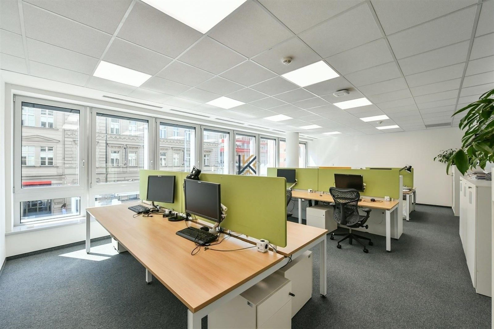 Pronájem kancelář - Plzeňská, Praha, 730 m²