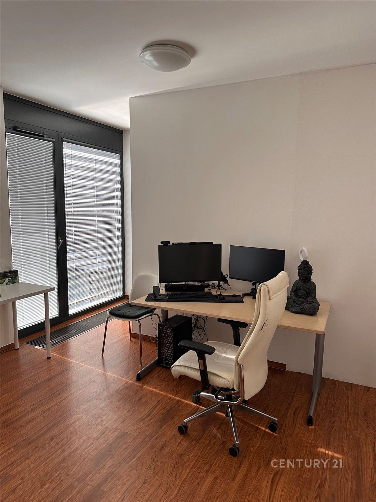 Pronájem byt 1+kk - Žitenická, Praha, 40 m²