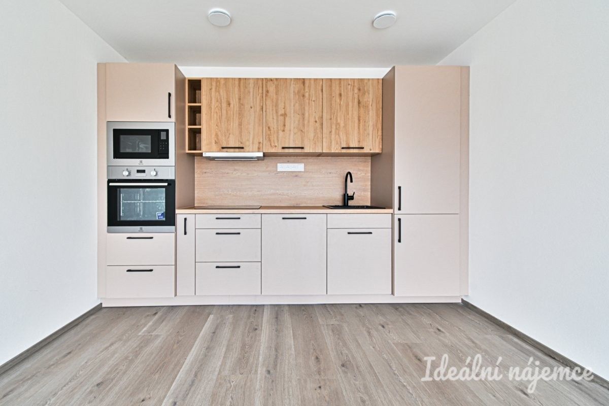 3+kk, Dragounů, Dobřany, 75 m²