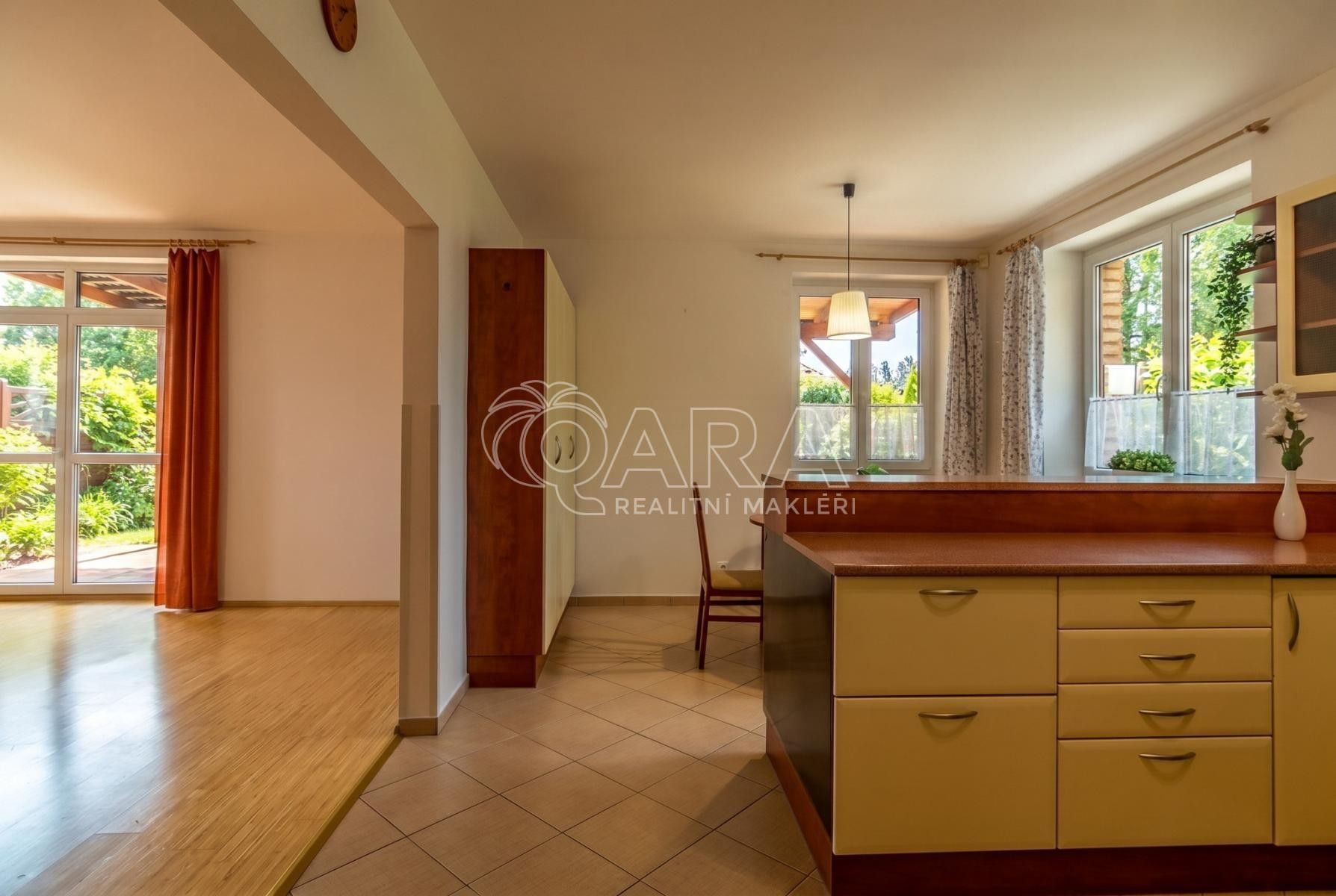 Prodej byt 4+kk - K Točné , Dolní Břežany, 135 m² - 2
