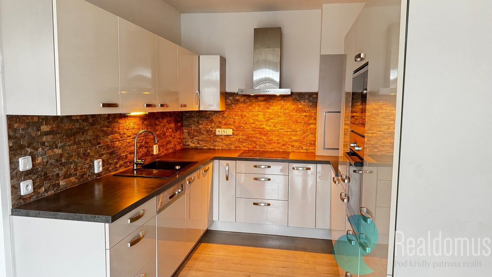 Pronájem byt 2+1 - tř. 5. května, Včelná, 80 m²