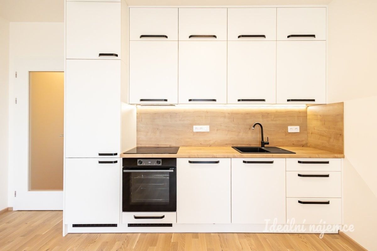 2+kk, Kolbenova, Praha, 53 m²