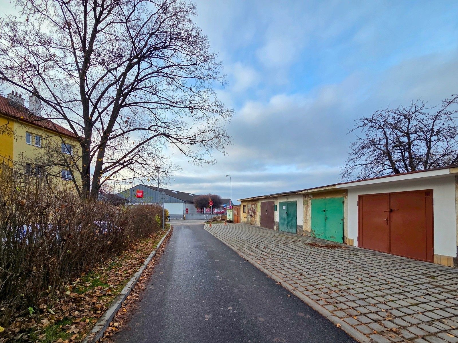 Prodej garáž - Vlnitá, Brno, 17 m²