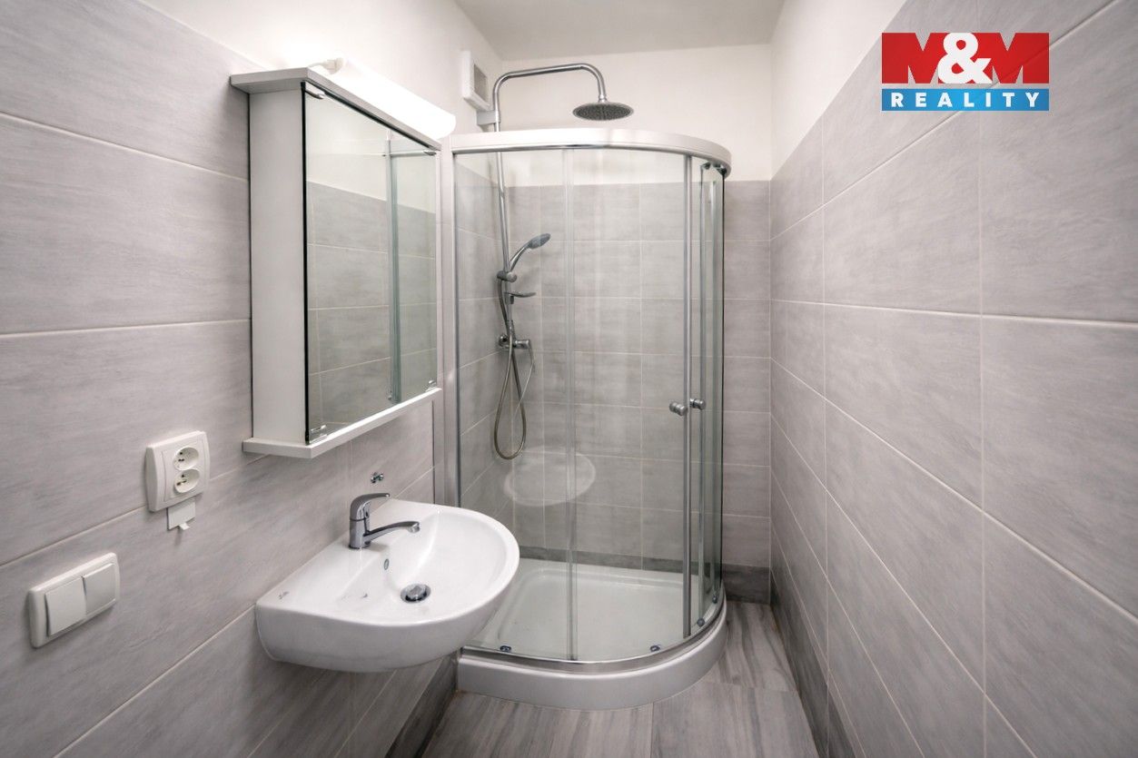 Pronájem byt 1+kk - Hvozdíková, Praha, 28 m²