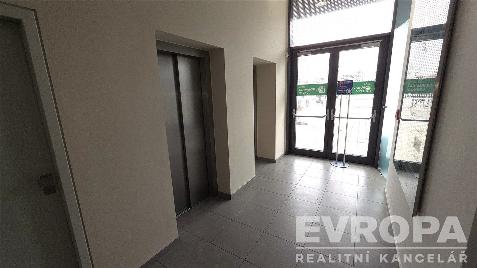 Pronájem kancelář - třída Míru 2800, Pardubice Zelené Předměstí, 24 m² - 5