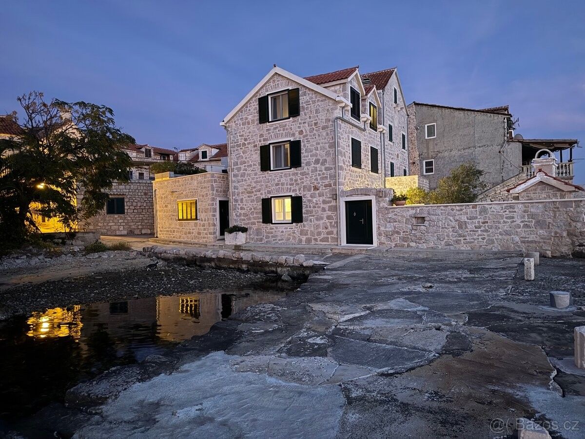 Prodej rodinný dům - Praha, 110 00