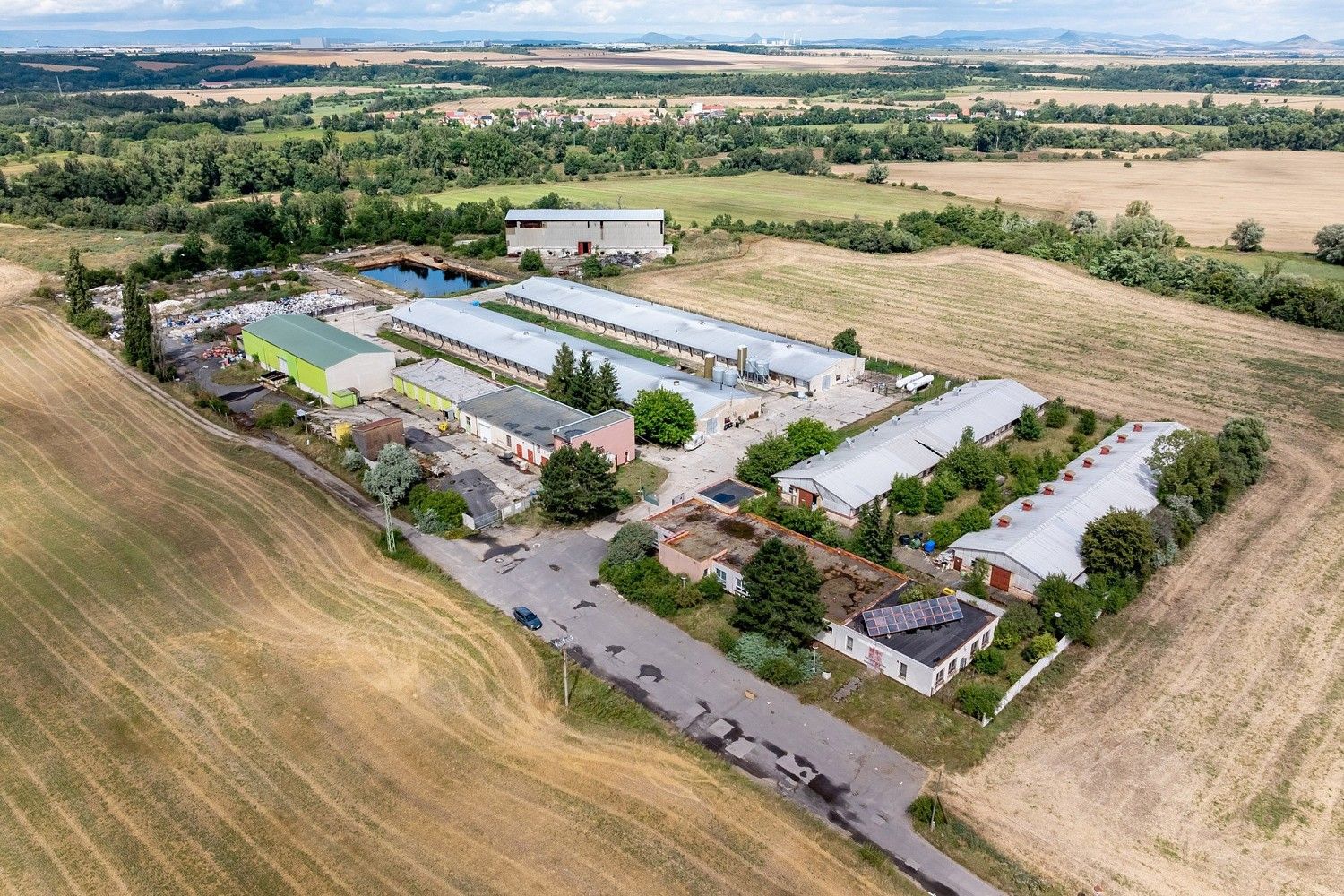 Sklady, Žatec - Bezděkov, okres Louny, Ústecký kraj, 3 347 m² - 1