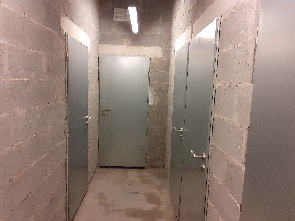 Sklady, Praha, 180 00