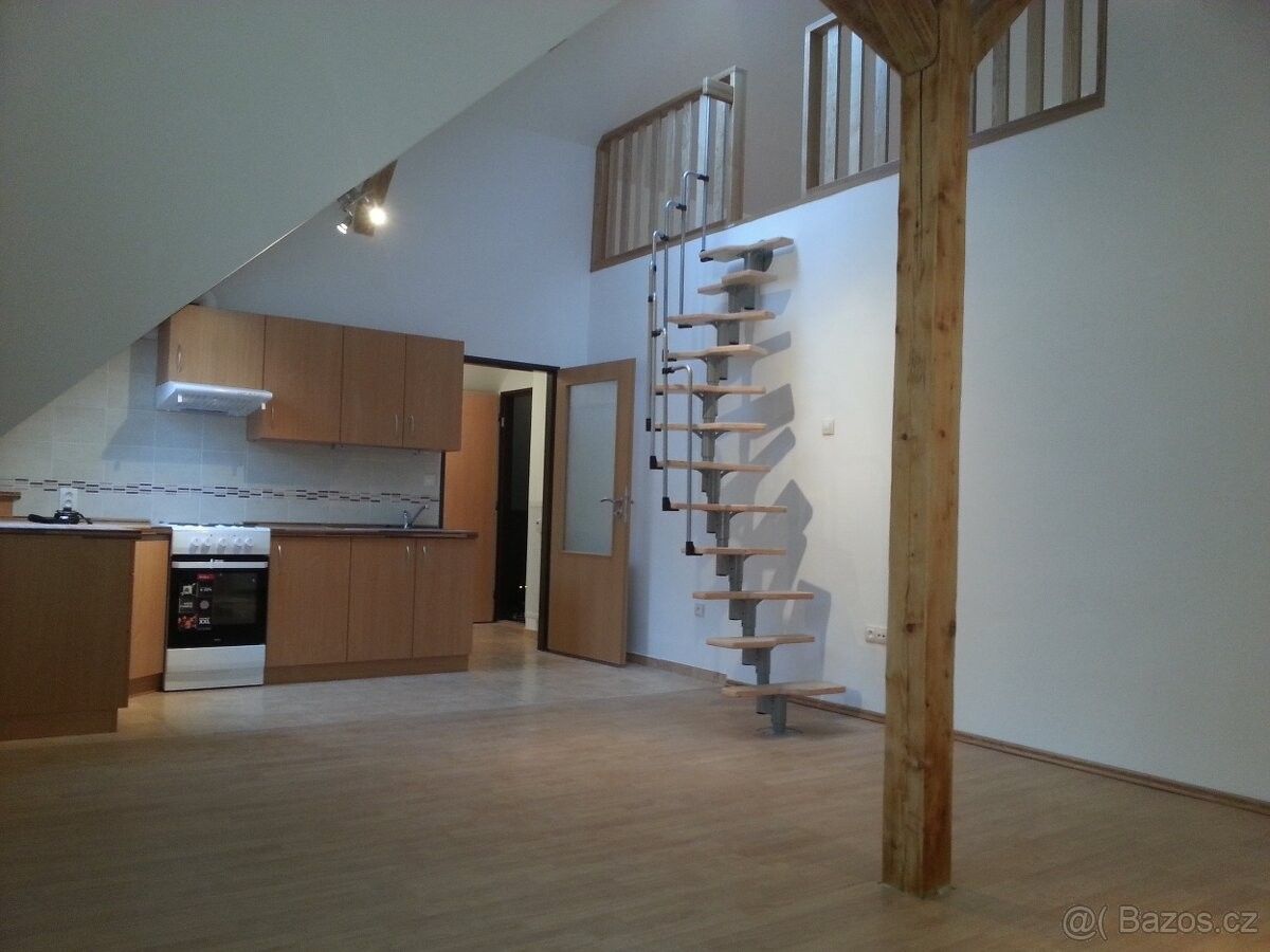 Pronájem byt - Horní Radechová, 549 41