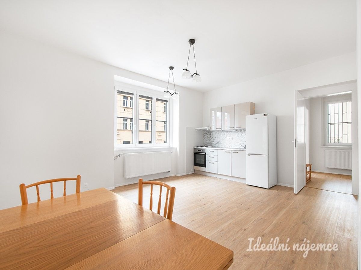 3+kk, Na Zlatnici, Praha, 74 m²