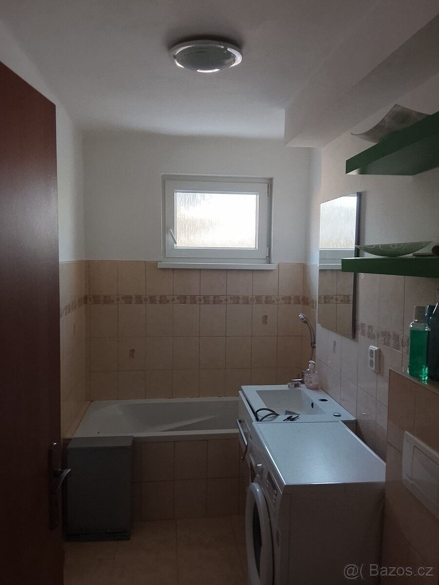 Pronájem byt - Chodov u Karlových Var, 357 35