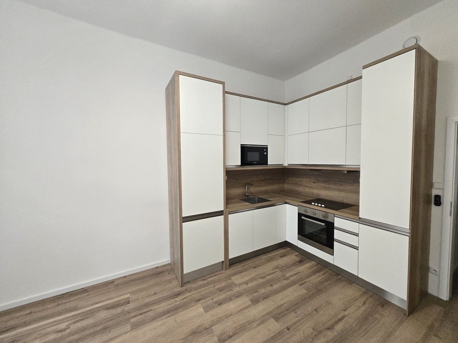 Pronájem byt 4+kk - Domažlická 1053, Praha Žižkov, 85 m² - 5