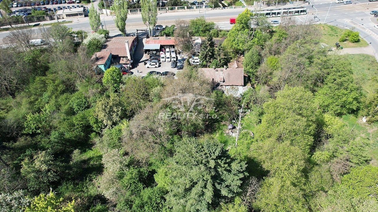 Komerční pozemek, 6 152 m²