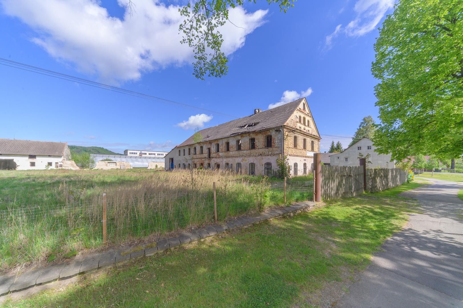 Zemědělská usedlost · 1 000 m² · Okna - 3
