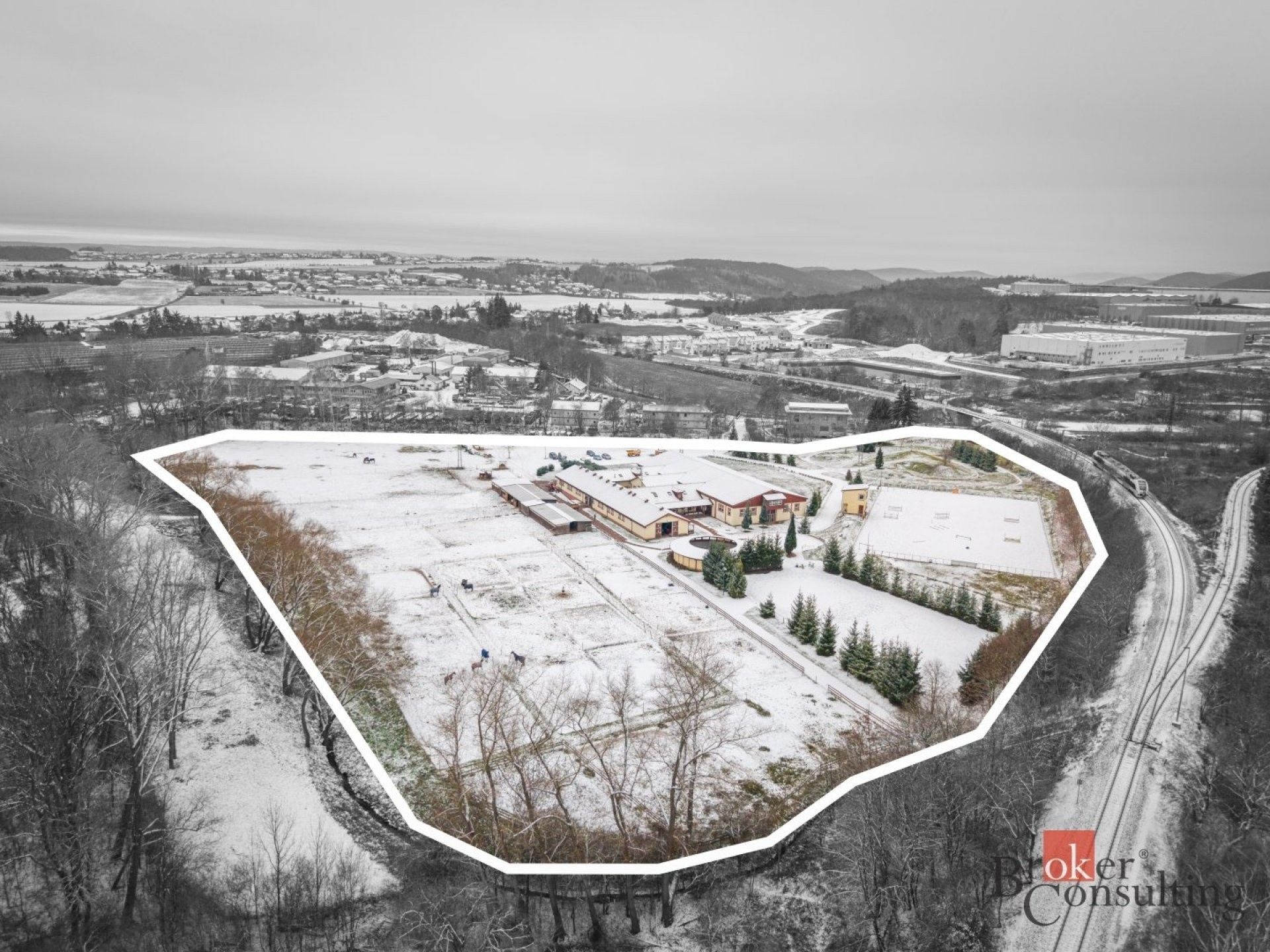 Nemovitost · 2 093 m² · Nučice - 3